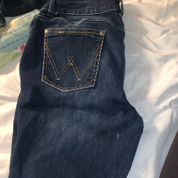 Retro Mid Rise Wrangler Jeans - Picture 3 of 4